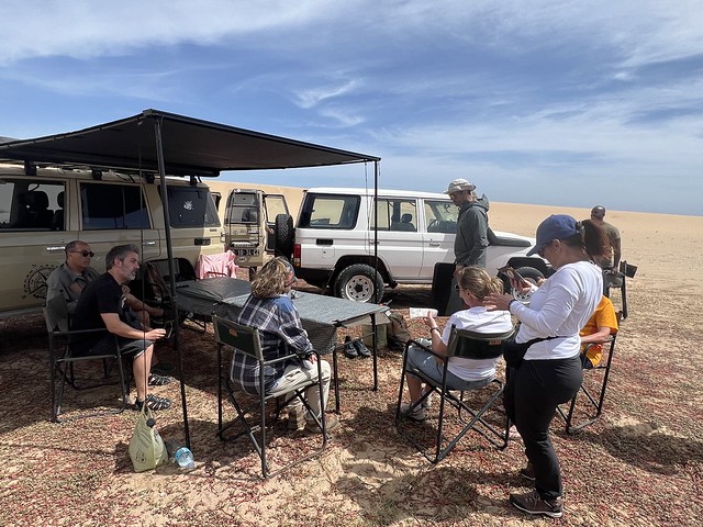 Parte de nuestro campamento improvisado en las dunas de Baía dos Tigres (Angola)