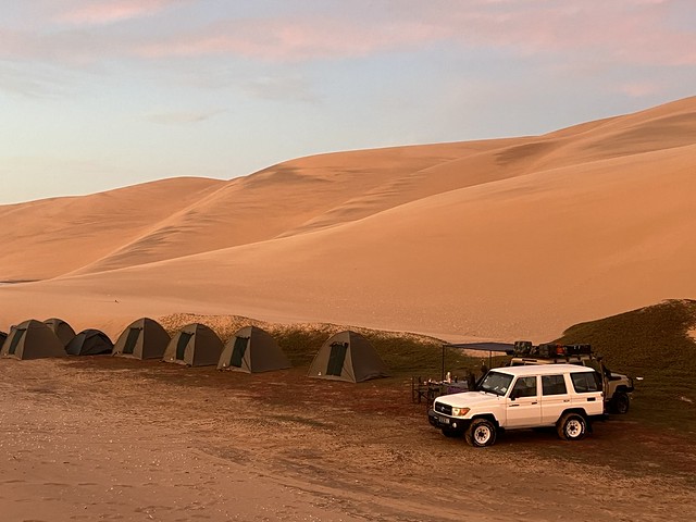 Campamento de dunas en Baía dos Tigres, Angola. 
