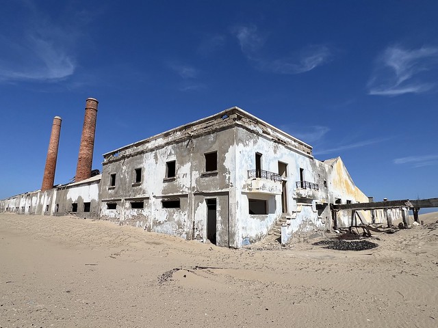 Fábricas abandonadas en Baía dos Tigres (Angola)