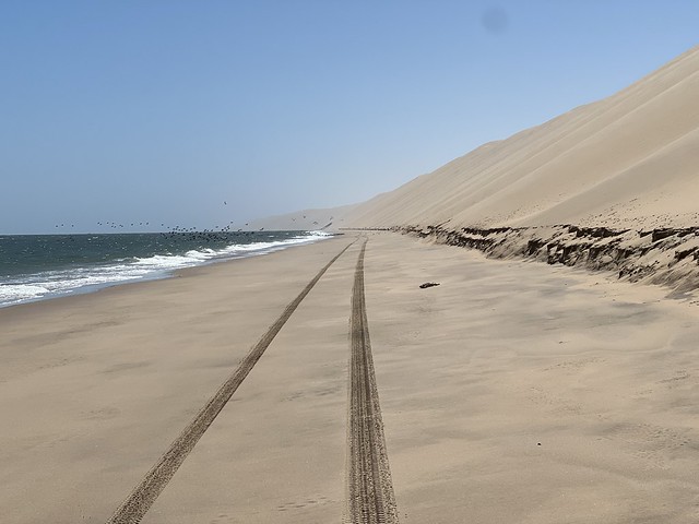 Carretera peligrosa de Baía dos Tigres, la cual estaba cerca de cerrarse con la subida del nivel del agua