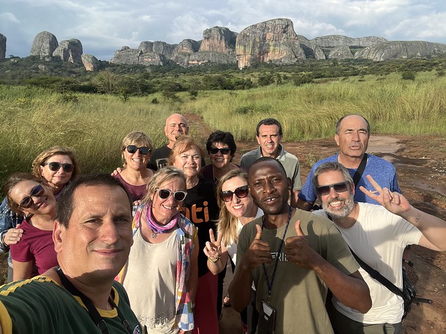 El grupo del viaje a Angola en Pedras Negras de Pungo Andongo