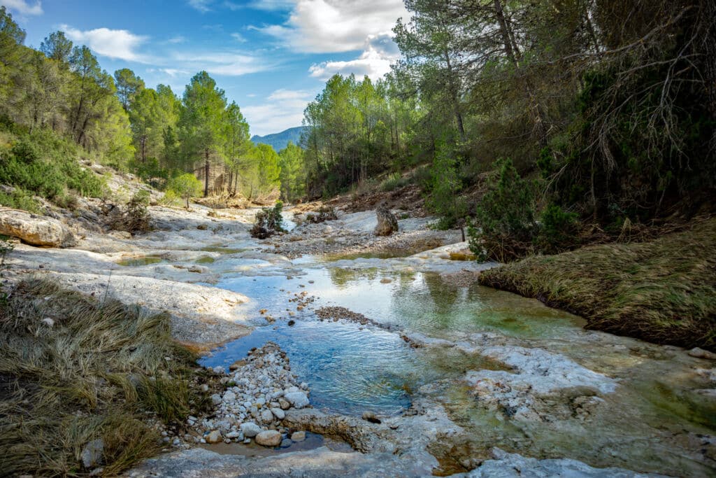Río por el barranco de Hondares, camino a las pozas termales de Somogil (Moratalla, Murcia). Por AntonioLopez