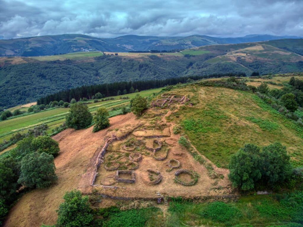 Castro de San Chuis, en Allande (Asturias). Por StockPhotoAstur