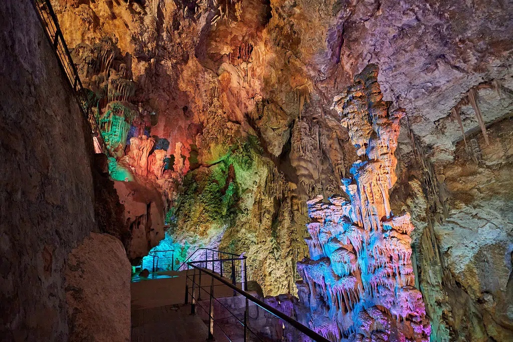 Cuevas de Canelobre, Alicante. Primavera en la Comunitat Valenciana