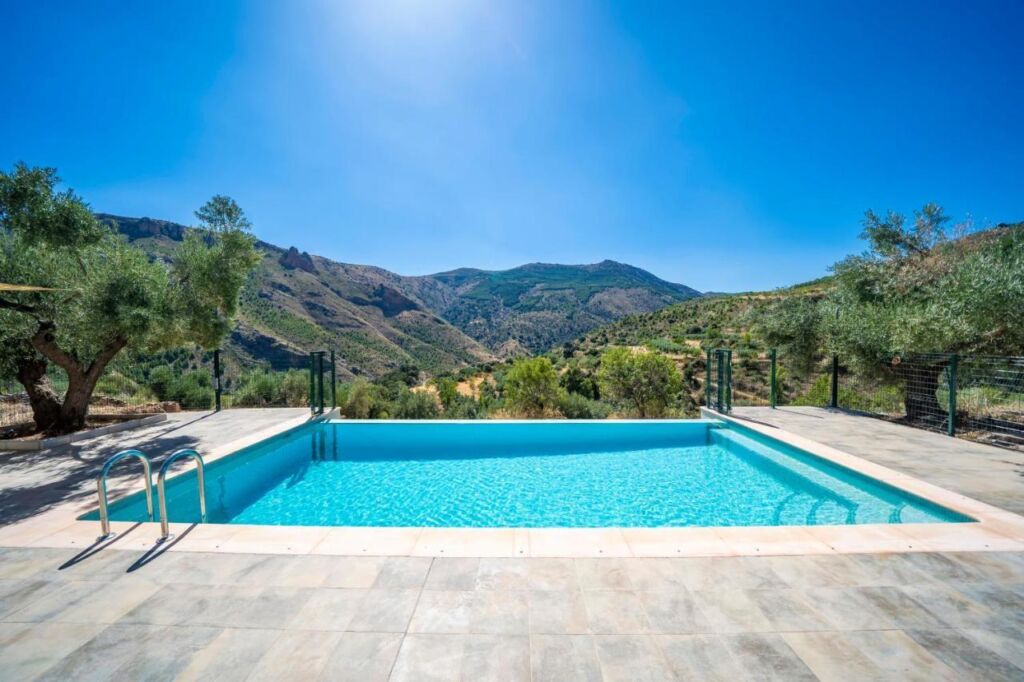 Piscina con vistas del Cortijo El Chopo, Almería