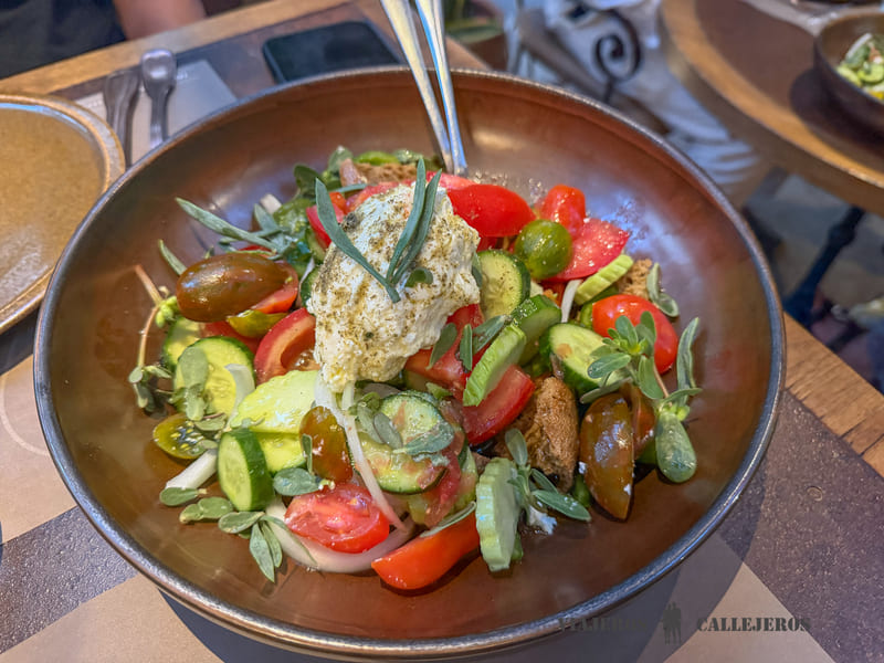 Ensalada griega en los restaurantes donde comer en Heraklion