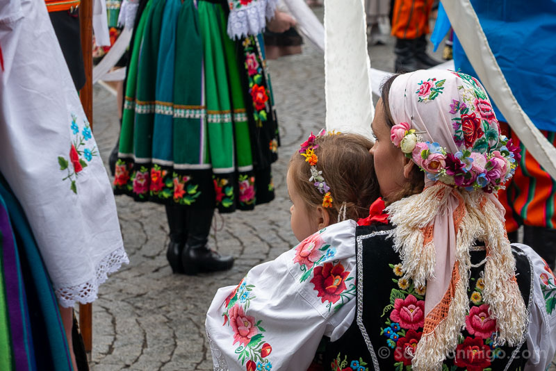 Corpus Christie en Polonia Lowicz Procesion Madre Hija