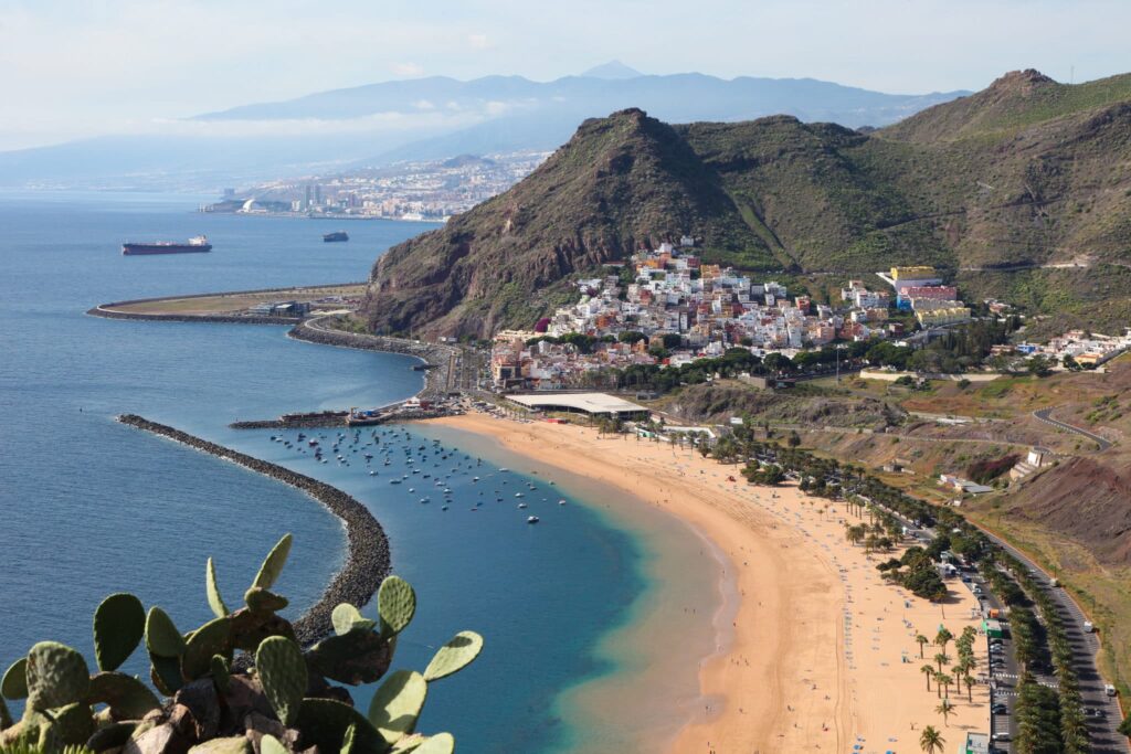 Playa de Las Teresitas at Santa Cruz de Tenerife, Tenerife de jorisvo