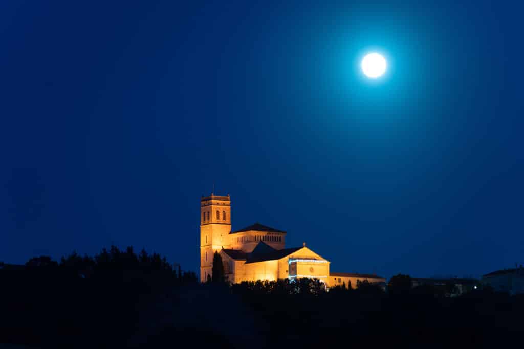 Ariany, de noche (isla de Mallorca). Por Harald Schindler