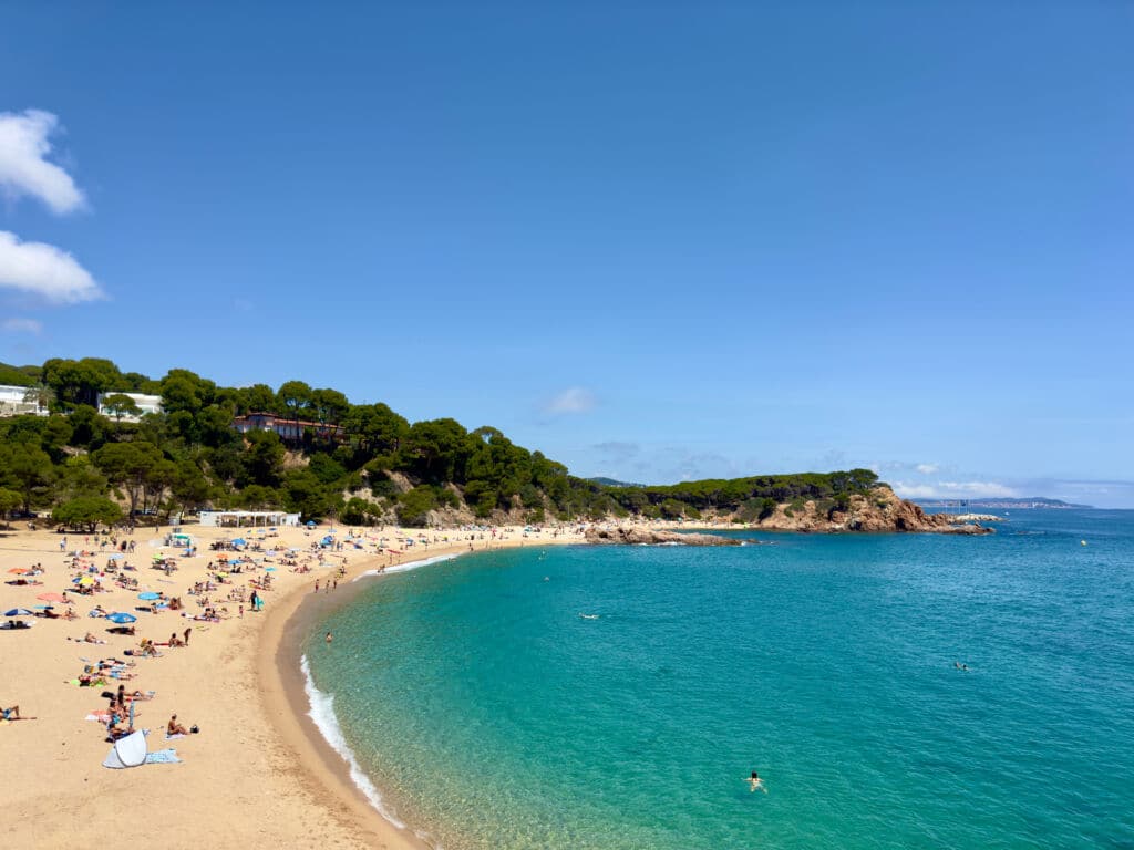 Playa de Sa Conca en S'Agaró, Girona. Por keBu.Medien.