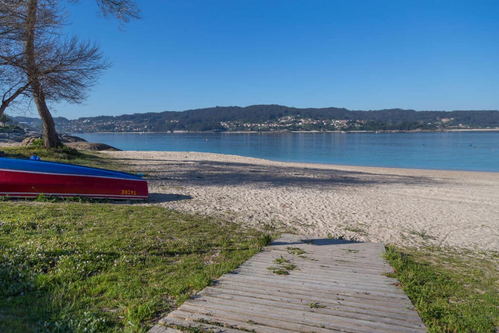 Playa de Menduíña. Por Concejo de Cangas