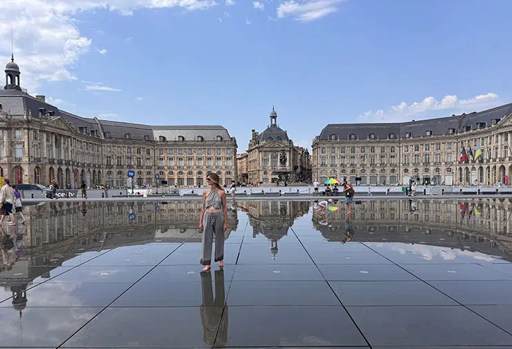 Plaza de la Bolsa y Espejo del Agua en Burdeos