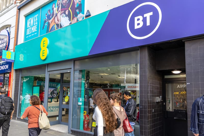 SIM Reino Unido en una tienda de EE