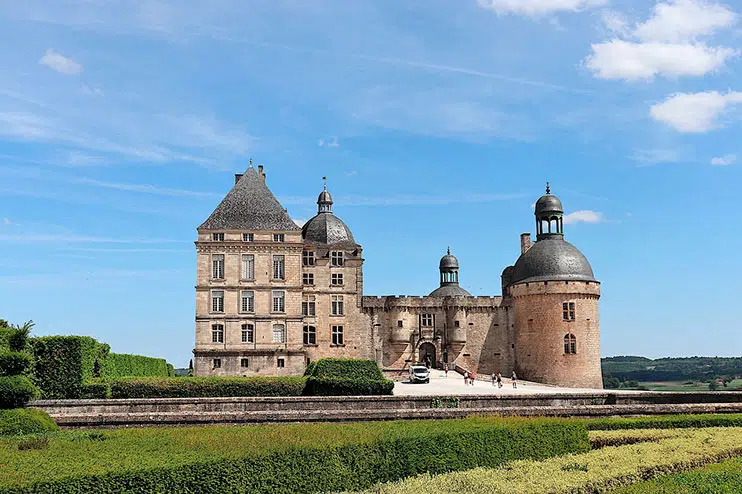 Castillo de Hautefort en la Dordoña