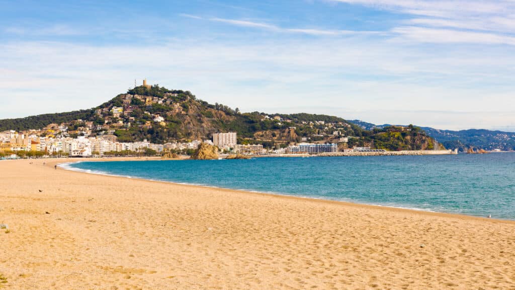 Playa de S'Abanell, en Blanes, Girona. Por jocaja.