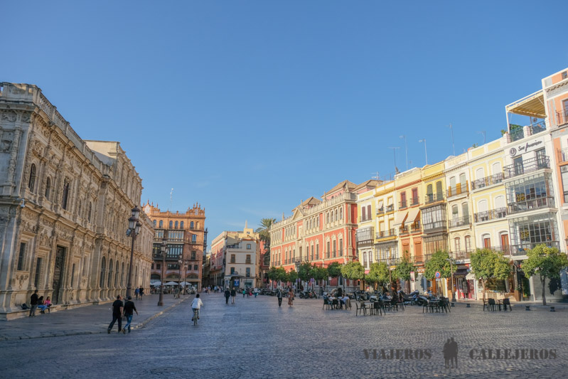 Plaza de San Francisco y fachada del Ayuntamiento
